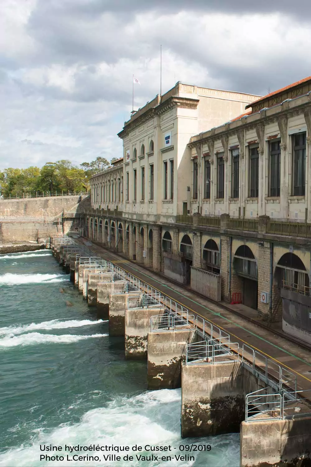 Le barrage de Cusset produit 45 milliards de kWh/an, soit la consommation électrique d'une ville de 125000 habitants