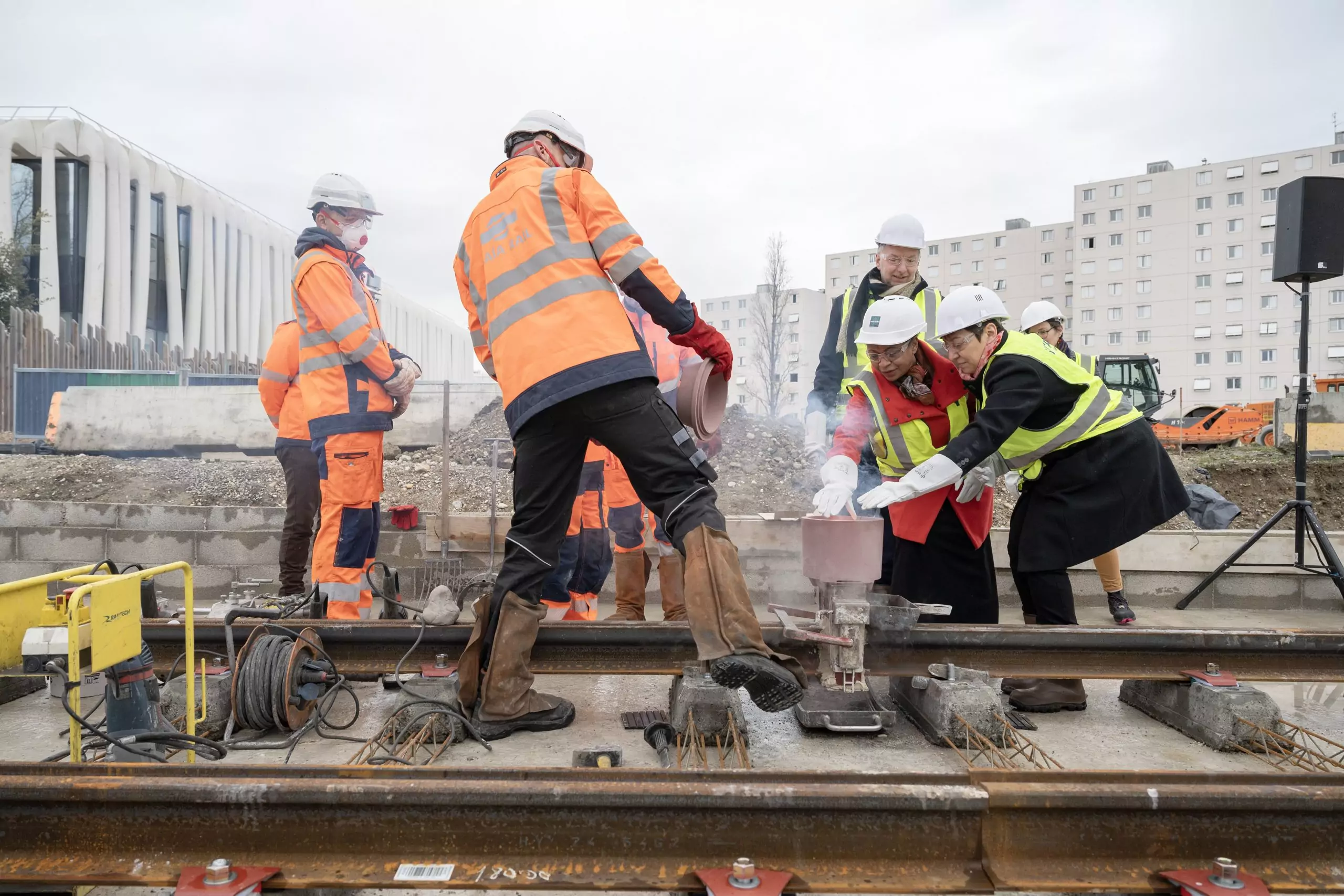 Soudure du premier rail en direct